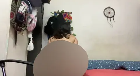ICH TWERKE NACKT UND WERDE SO GEIL, DASS ICH NICHT WIDERSTEHEN KANN!