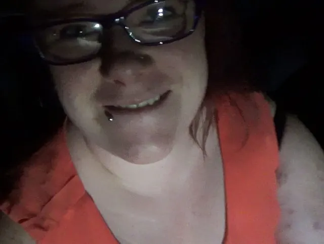 Im Auto gebumst und mit Creampie beendet :)