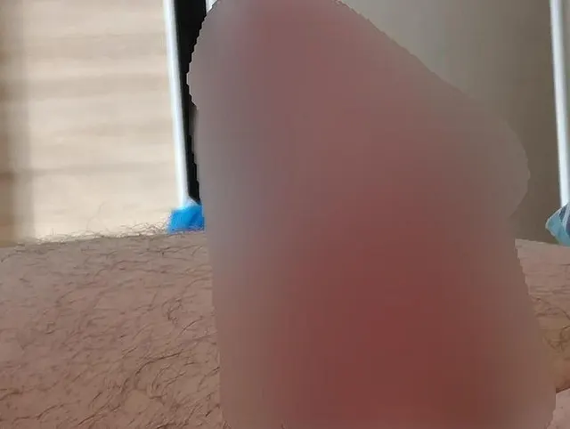 Masturbation an der Eichel ss1