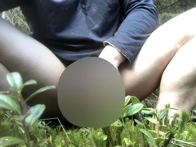 Spontan Geil im Wald Jungschwanz abgespritzt