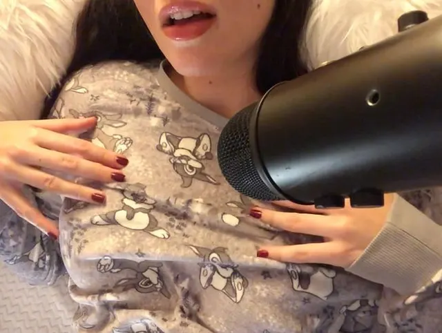 Sinnliches Flüstern & sanfte Küsse deiner Freundin // Relaxing ASMR