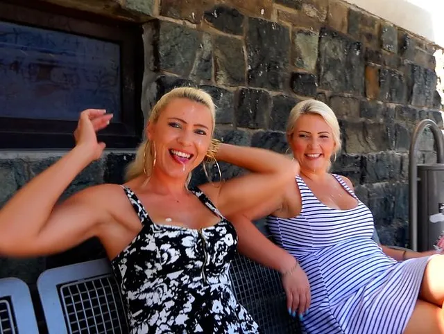 Spontane geile Userfickorgie | FICKT uns Schlampen einfach direkt im Hinterhof...!