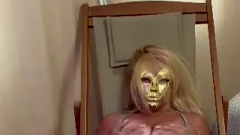 Denkst du, dieser Badeanzug passt zu meiner Figur? ??