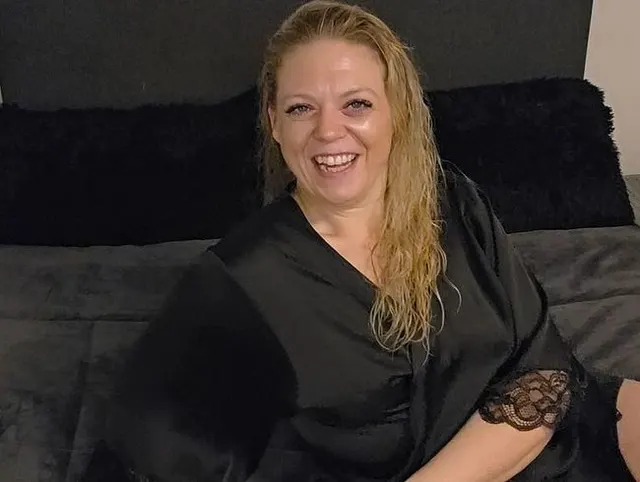 1.x Doppeldildo auf dem Bett!! Ich probier's aus..... oh Gott!!