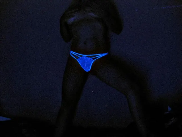 Strip im Schwarzlicht