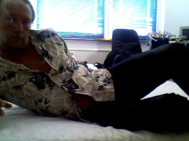 Strip im Bett
