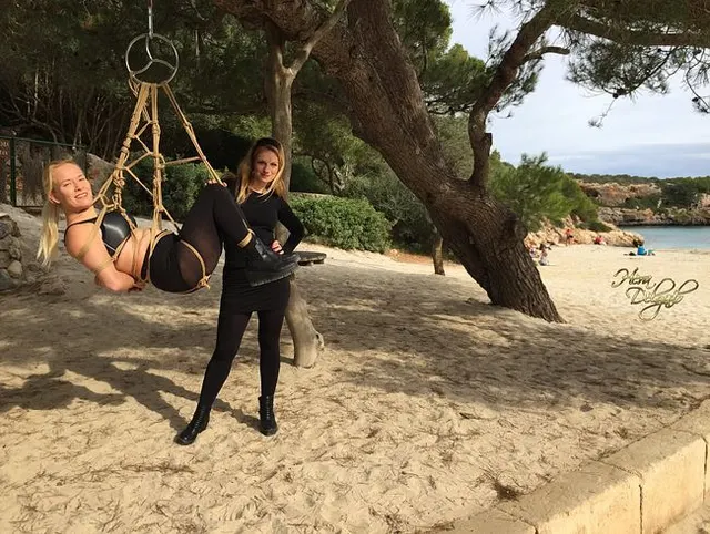 Bondage in Public • Mallorca: Cala d’Or