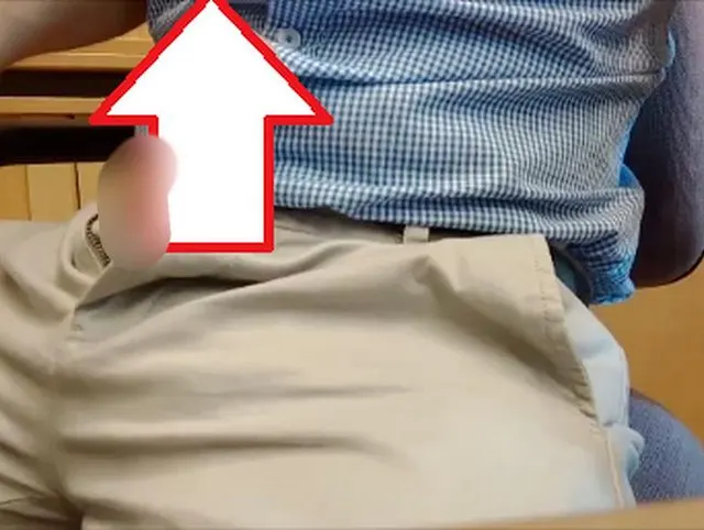 Riskantes Wichsen meiner Latte im Büro!