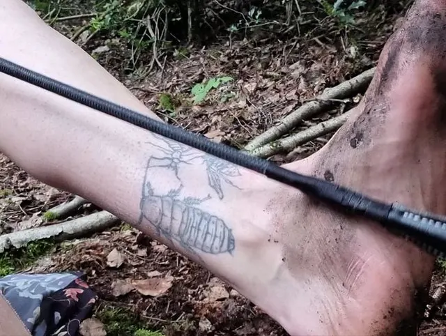 LECK meine dreckigen FüßE!! GOTHGIRL will, dass du dein SKLAVENMAUL benutzt!