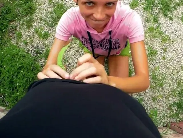 Blowjob im freien in öffentlichen Ort