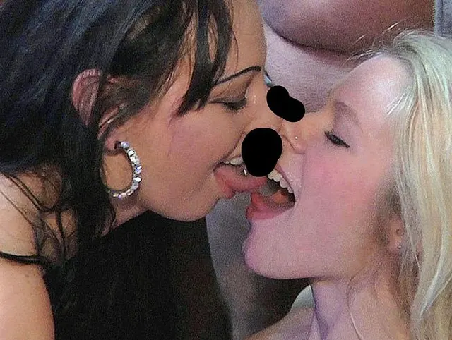Gina Bang & Claudia Bitch X-Mas Sperma Bang