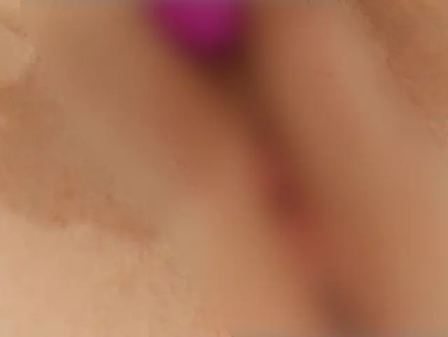 Muschi mit Vibrator bearbeitet.. bin richtig ausgelaufen.. dildo Party.. Badewannen spielzeug .. ...