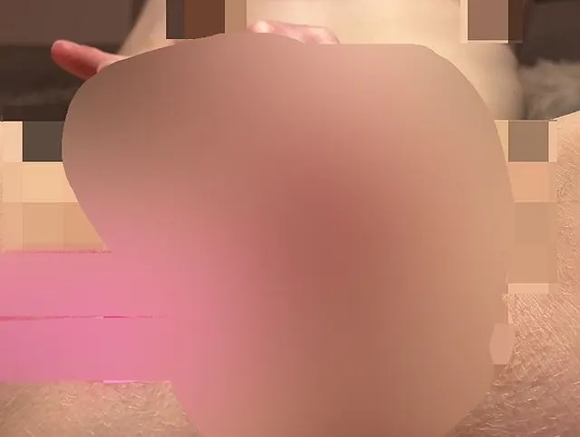 Fünf Finger auf einmal in meine Muschi mit großen Schamlippen gesteckt
