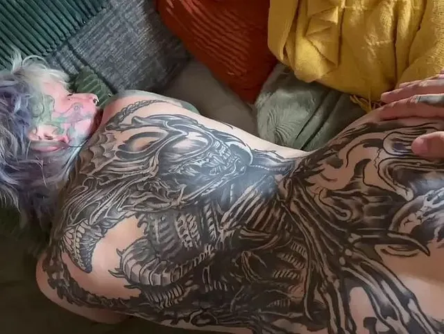 Harter fick mit Arsch und Pussy fingern und anspritzen!