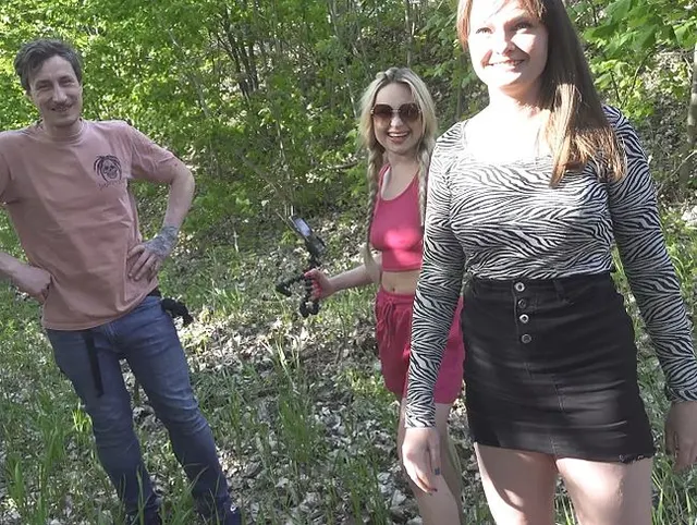 Vorschau aus 69er Position: Vierer im Wald, Sperma im Gesicht