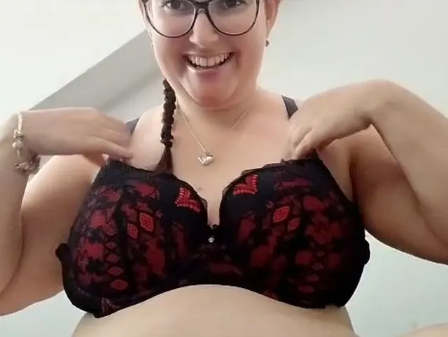 Meine geile Pussy mit dem Dildo zerfickt. Extrem geil!