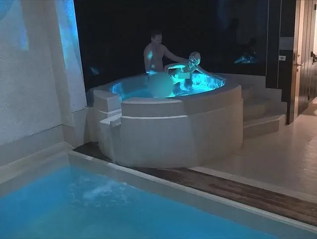 Sex im öffentlichen Jacuzzi Andere Leute haben es gesehen