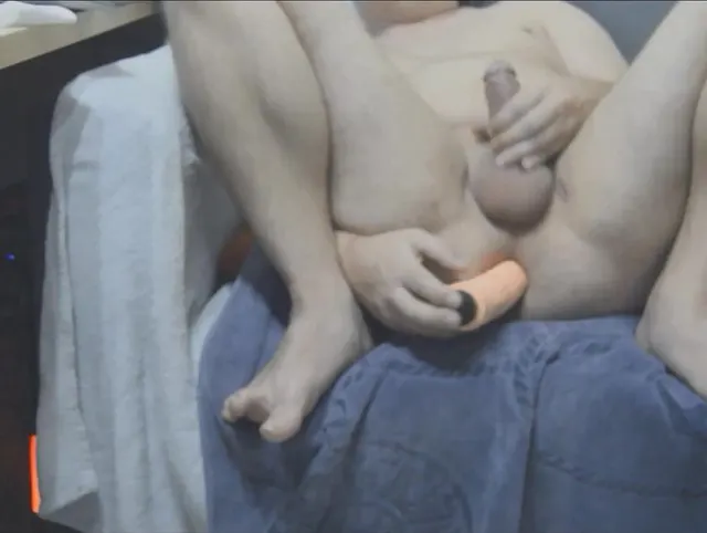 Mega Dildo im Arsch