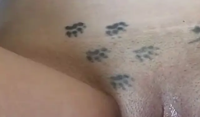 Horny und eine Cremig Geile Nasse Muschi + Großer Dildo !!