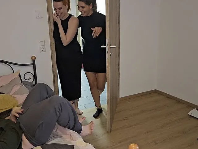 WTF! Wer WICHST da heimlich in der Wohnung meiner Freundin? GRUPPENSEX ESKALATION!