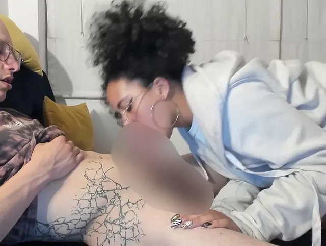 blase meinen Schwanz während ich etwas rauche, mein Schatz, liebe die Art wie du ihn lutschst