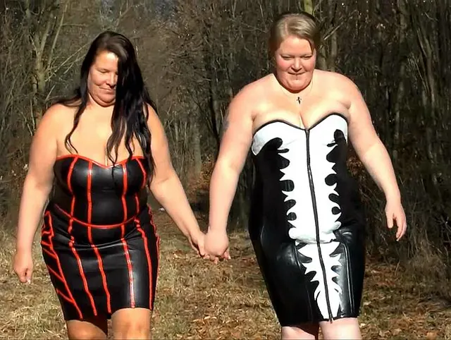 Geiler Frühling - Spazieren gehen in sexy Dessous