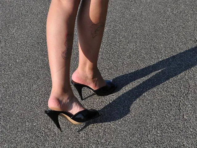 Leder Mules Lack Fersen vorstellen Lederarbeiten