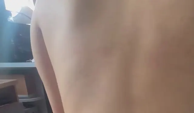 Auf dem Stuhl reiten und dann zum Schluss einen Blowjob geben