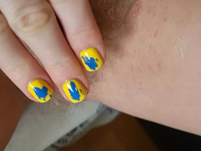 Wir LIEBEN eine juicy Pussy, die schön ausläuft!