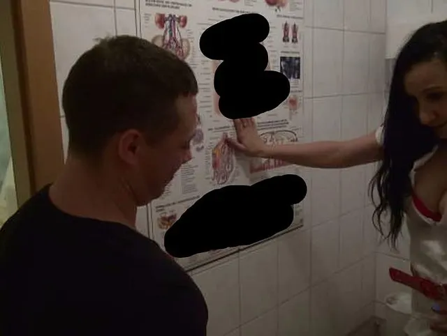 Gnadenlos vom  Praktikant durch gefickt auf Frauenarztstuhl