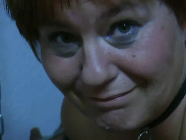 Breitbeinig bespielt und lecker Sperma
