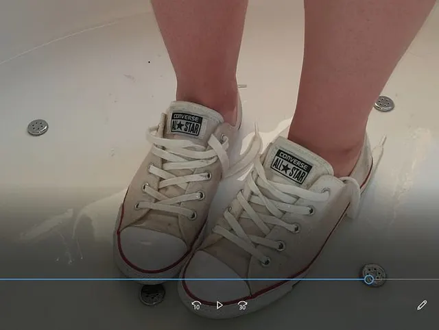 Userwunsch;-)...Wir haben meine Chucks eingepisst;-)
