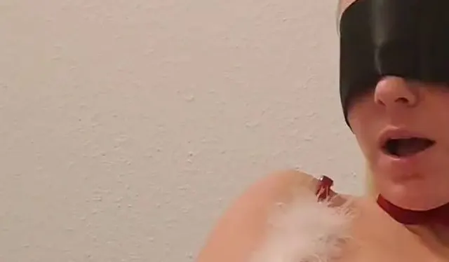 Erstes Video am Heiligabend - eine schmerzhafte Aufgabe für die Sklavin