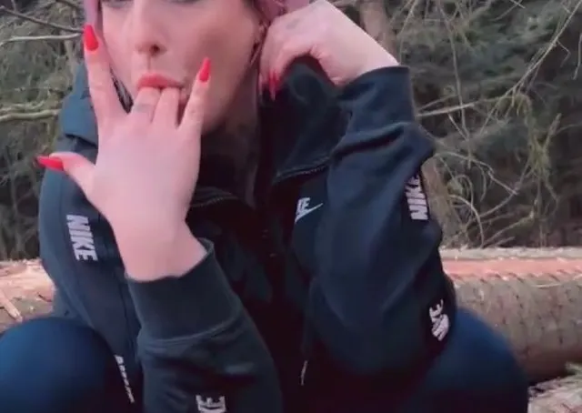 Ich pisse mich an in der Natur?? #milf #ass #squirt #tits #piss
