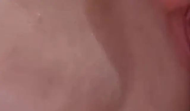 Hast du mich erwischt? Spiele ich direkt nachdem Duschen schon wieder mit meiner Pussy?