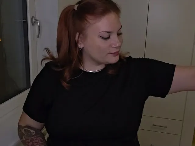 Die ersten Hüllen fallen - was werde ich dir wohl in diesem Video zeigen?