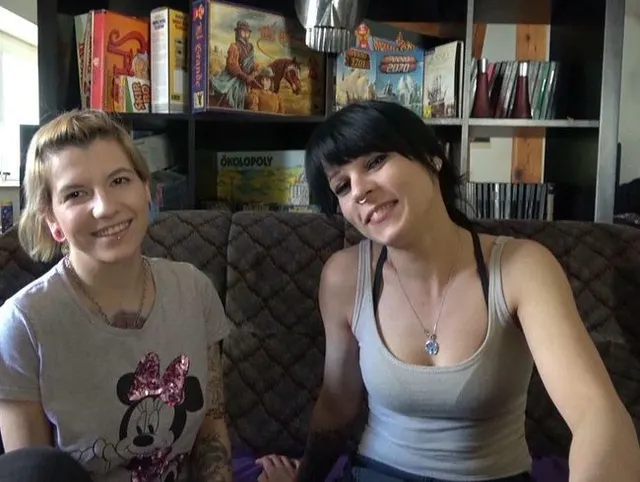 Blowjob Entjungferung meine Größe Stiefschwester bringt mir das Blasen bei