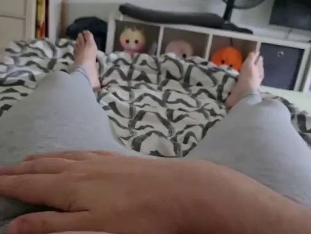 Ich wixxe mir einen in der Leggins von der Tochter des Nachbars