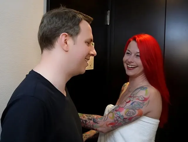 Hotel-Sex mit Prachtschwanz und geiler Sperma-Dusche!