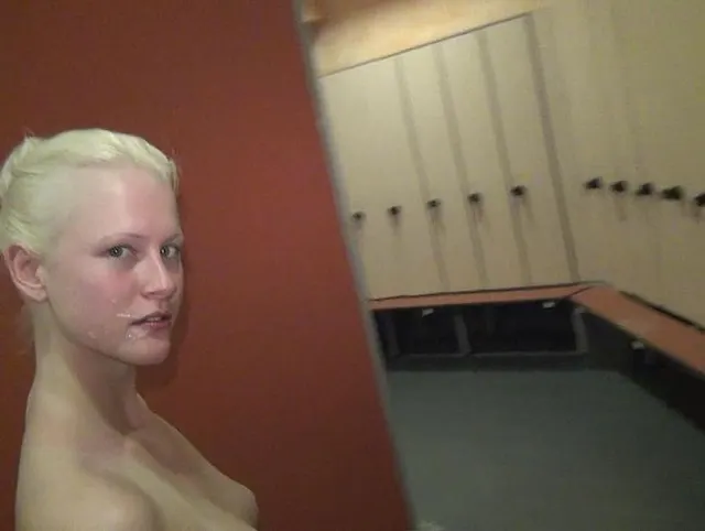 Public Sauna Fick mit geiler Blondine