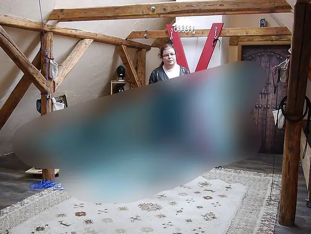 Sklave kommt zu spät und war frech und muss zur Bestrafung blasen