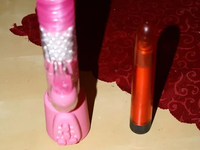 Mit zwei Dildos