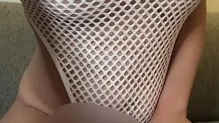 mein geiler Body im weißen Netzbody