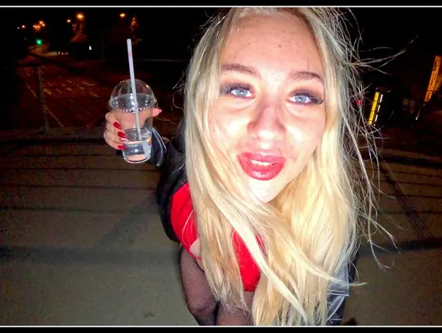 (Userfick) PUBLIC BLOWJOB! Schaut ALLE wie ich den Schwanz blase..