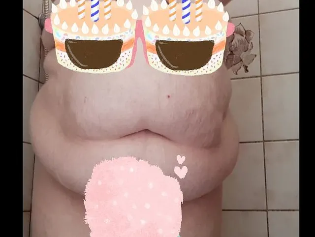 Geilen dicken Bauch duschen