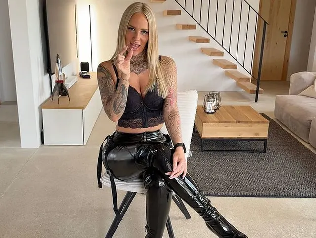 SKLAVEN WICHSANLEITUNG | Hast du LADY LARAS StrapOn verdient?