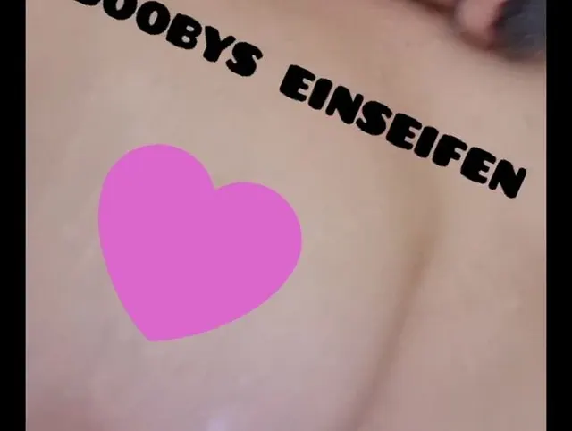 Boobys einseifen in der Badewanne