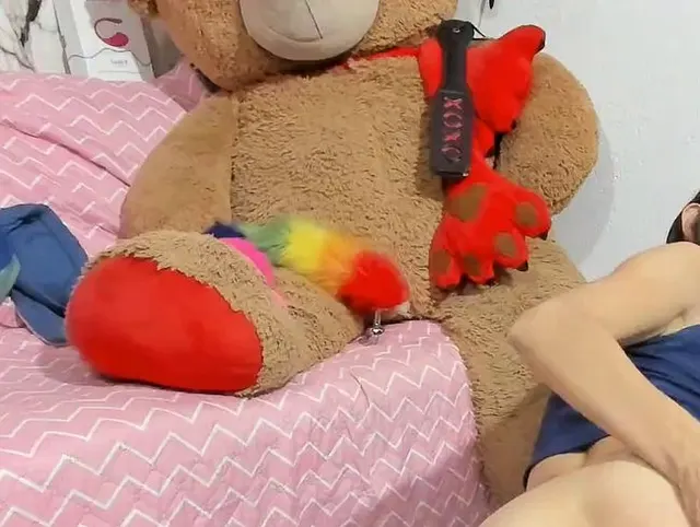 Ich liebe Twerking, bevor ich meinen Arsch mit meinen Fingern verwöhne