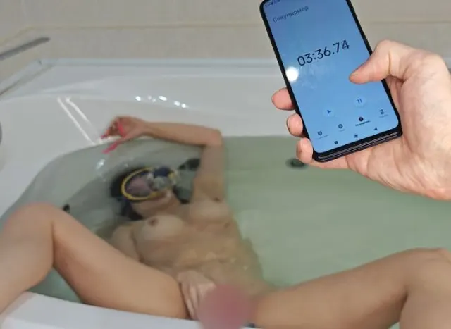 Doppelte Penetration unter Wasser, Samenerguss und Spritzen