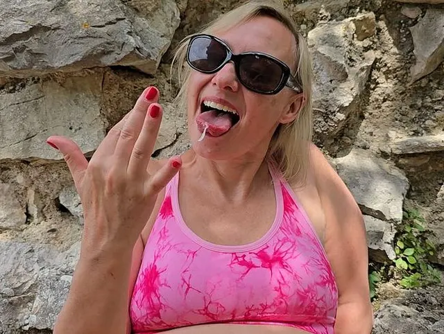 Vier Finger in der Sperma Fotze